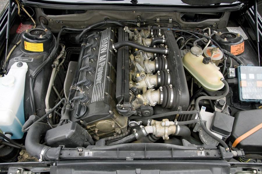  BMW M5 1988 года  (фото 38 из 47)